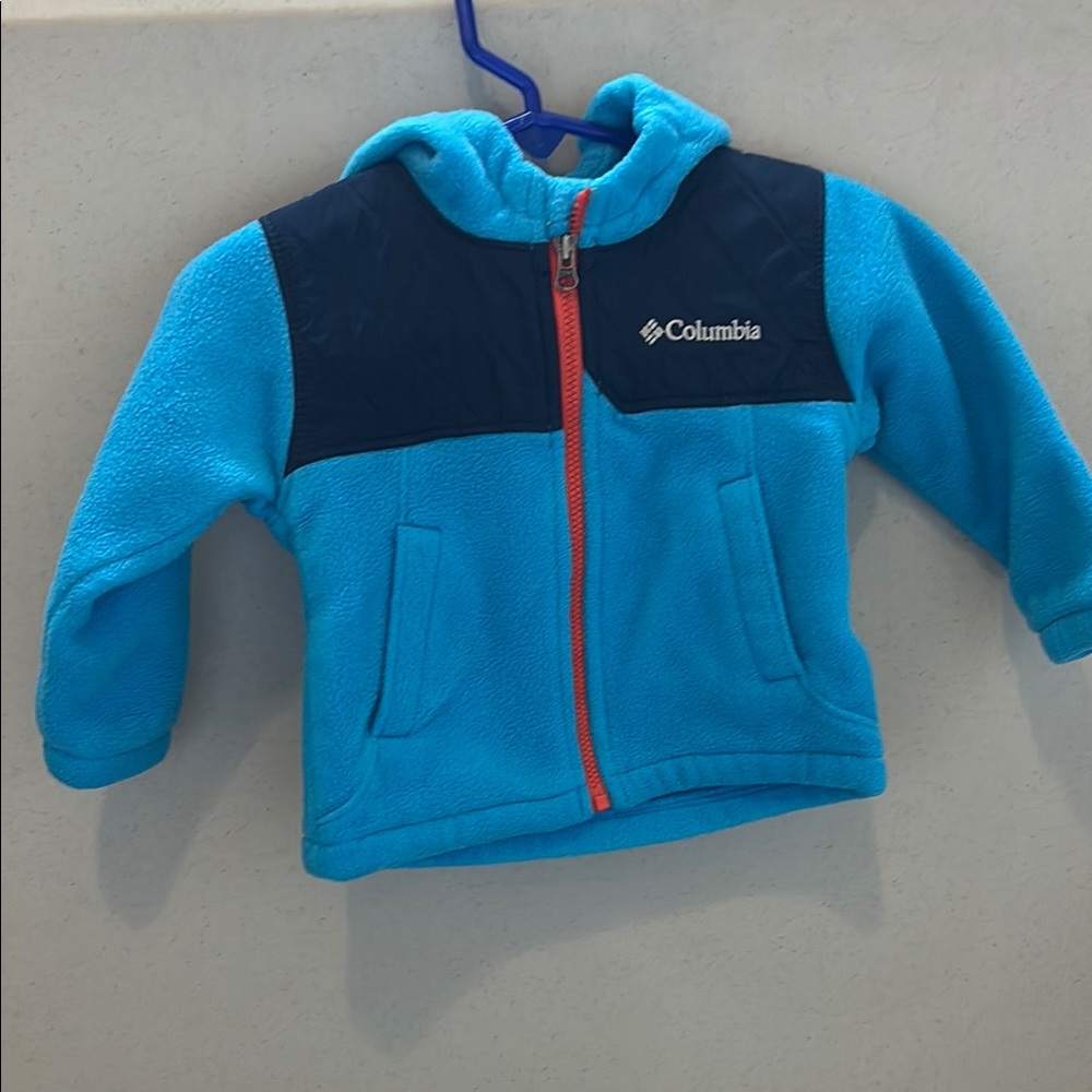 Columbia Blue Sweatshirt with Sporty Design